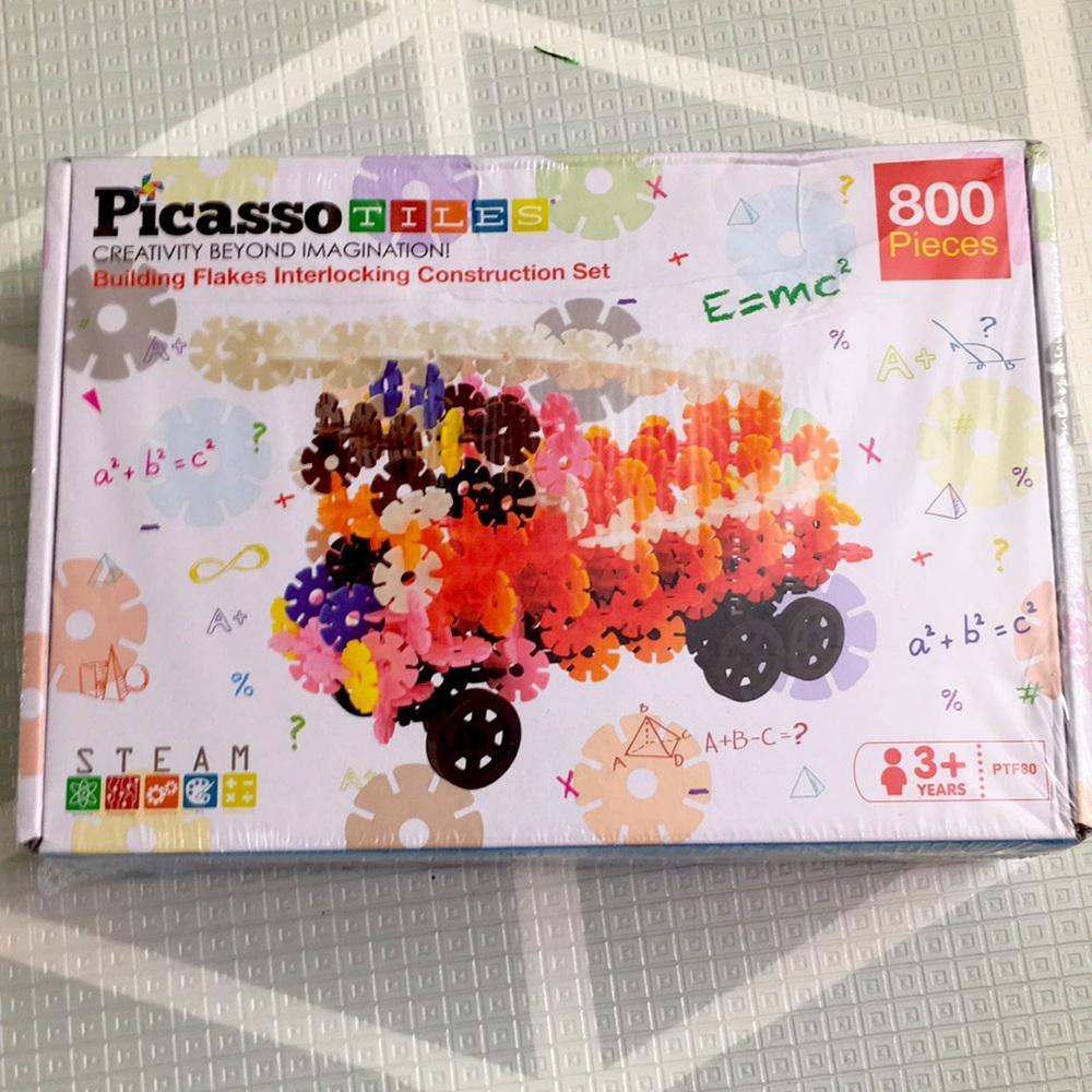 Brand New!! PICASSO tiles 800 pc building flakes interlocking construction set. - Picture 1 of 2